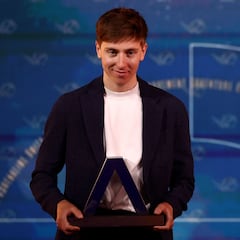 Pogacar recibe por tercera vez el Vélo d’Or al mejor ciclista del año