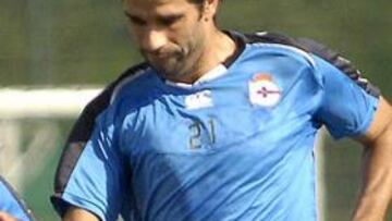 Juan Carlos Valerón, centrocampista del Deportivo, habló hoy de la delicada situación clasificatoria del Espanyol, próximo rival del equipo coruñés y colista de Primera División, y afirmó que casi todos los años hay una sorpresa negativa como la del conjunto barcelonés.