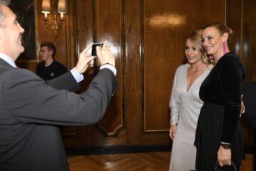 Lydia Valentín, premiada anoche, y Coral Bistuer, una de la pioneras de nuestro deporte, pidieron que les hicieran una fotografía juntas cuando coincidieron instantes antes de la cena. 