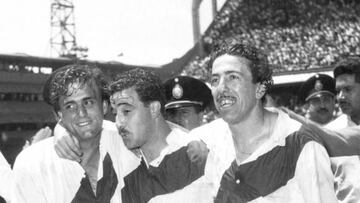 El 8 de noviembre de 1942, la 'Máquina' salía campeón y daba la vuelta en la cancha del eterno rival. Más de una década después, también lo hacía de la mano de jugadores como Labruna, en el año 1955. La última vuelta olímpica del Millonario en La Boca fue en el 1986 de la mano del Beto Alonso y el partido de la pelota naranja. 