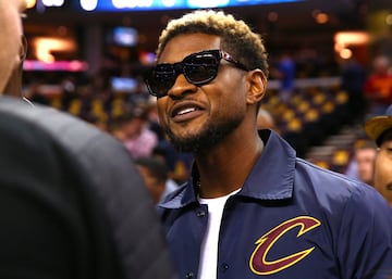 Se trata de otro de los raperos que están dentro de la NBA. Con más de 45 millones de álbumes vendidos a lo largo de su carrera, Usher se aventuró a ser codueño de los Cleveland Cavaliers. 