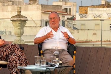 Alfredo Relaño habla en Cádiz de “366 historias de fútbol que deberías saber” y presenta “Breve historia del fútbol en 10 goles”