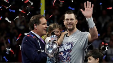 FILE PHOTO: NFL Football - Super Bowl LIII - New England Patriots v Los Angeles Rams - Mercedes-Benz Stadium, Atlanta, Georgia, U.S. - February 3, 2019. New England Patriots&#039; quarterback Tom Brady holds his daughter Vivian Lake Brady as he celebrates