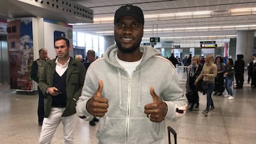 Brown Ideye, posando a su llegada al aeropuerto de Málaga.