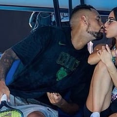Kyrgios presenta a su nueva novia en plena pista del Open de Australia