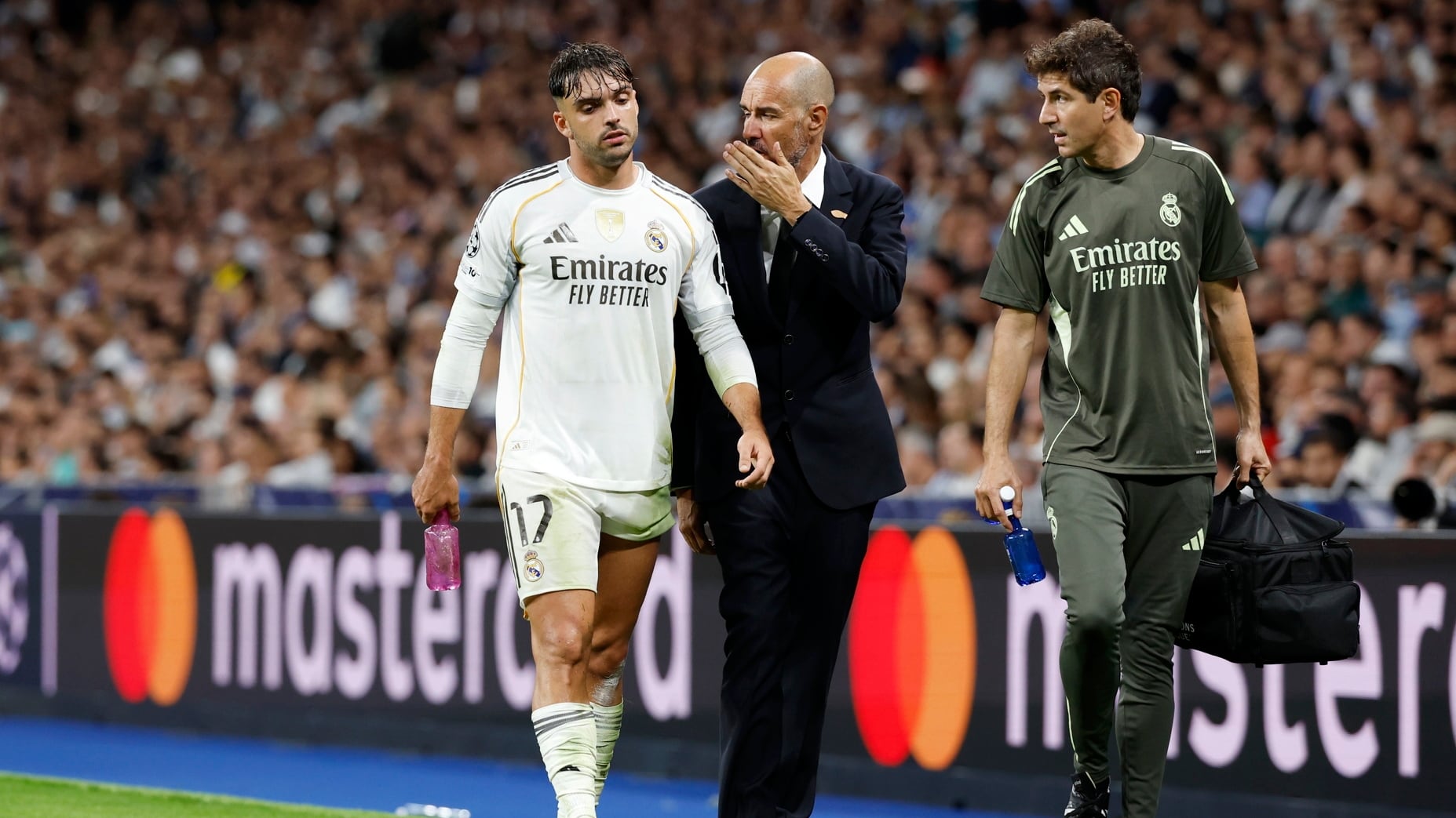 Raúl Asensio está lesionado. El defensa blanco fue sustituido en el minuto 87 por un problema muscular.