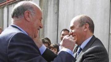 <b>ENCUENTRO. </b>Del Bosque y Del Nido se saludaron efusivamente en el acto celebrado en Amate.