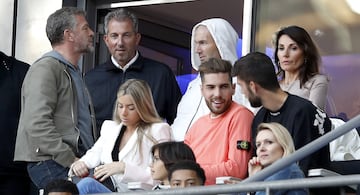 Zidane con su mujer, en el estadio. 