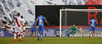 1-0. Manucho marcó el primer tanto.