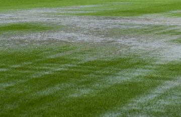 El partido de ida de la final de la Copa Libertadores entre Boca Juniors y River Plate ha tenido que ser suspendido debido a las fuertes lluvias.