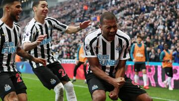 Rond&oacute;n celebra el gol ante el Huddersfield.