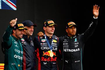 Fernando Alonso (Aston Martin), Adrian Newey, Max Verstappen (Red Bull) y Lewis Hamilton (Mercedes). Montreal, Canadá. F1 2023.