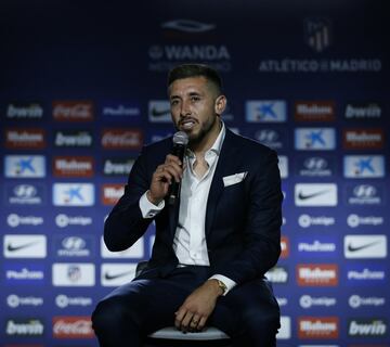 El centrocampista mexicano procedente del Porto ha sido presentado en el Wanda Metropolitano como nuevo jugador del Atlético de Madrid.