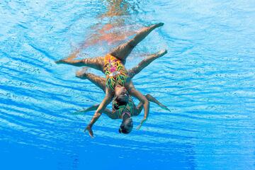 Achach Ramírez y Nuria Lidón, pareja mexicana de sincronizada, durante la final del dúo técnico de los Mundial de natación que se disputan en Budapest.
