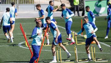 Griezmann, Giménez y Correa, en la última sesión del Atleti antes del Girona.