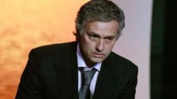 Mourinho: "Sobre todo lo siento por Xavi"