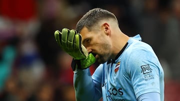 Soccer Football - LaLiga - Atletico Madrid v Levante - Riyadh Air Metropolitano, Madrid, Spain - November 8, 2025 Levante's Mathew Ryan looks dejected after the match REUTERS/Susana Vera