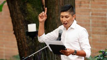 AME8939. BOGOTÁ (COLOMBIA), 25/01/2023.- El ciclista Nairo Quintana habla durante una rueda de prensa hoy, en Bogotá (Colombia). Quintana anunció este miércoles que está a la espera de conseguir un equipo para continuar compitiendo en las carreras más importantes del mundo como el Tour de Francia, el Giro de Italia o la Vuelta a España, aunque admitió que hay "ambiente enrarecido" y una "muralla" para seguirlo haciéndolo. EFE/ Mauricio Duenas Castaneda
PUBLICADA 26/01/23 NA MA30 1COL 
