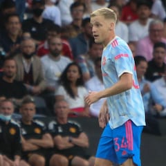 James, ¿puerta para Van de Beek?