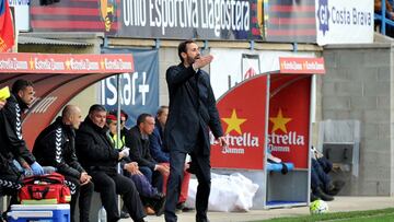 Vicente Moreno, ante el Llagostera con el Nàstic en 2016.