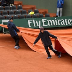La lluvia da un respiro y da paso a los partidos de Roland Garros