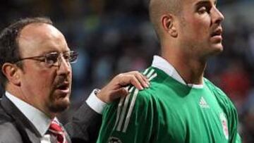 <b>DUDAS.</b> El equipo de Rafa Benítez falló en su partido previo al duelo de Champions ante el Real Madrid y se queda a siete puntos del líder, el Manchester United. Robinho dio las claves al equipo de Juande con contras que hicieron mucho daño al Liverpool. En una de ellas, Bellamy puso el 0-1. El empate lo firmó Dirk Kuyt. El Liverpool acusó las ausencias de Xabi Alonso y Gerrard, el miércoles será otra historia.