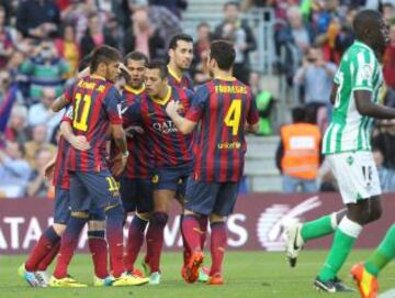 Los jugadores celebran el 3-1 de Messi.