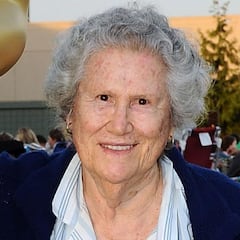 Muere Elsa Raven, actriz de 'Titanic' y 'Regreso al futuro'