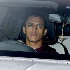 El espectacular auto que estrenó Alexis en Manchester