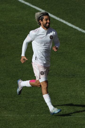 Volante mexicano de 26 años. Cuenta con una amplia experiencia en el fútbol de su país, pero este es su primer club internacional. Jugó en Pachuca, Guadalajara y Monterrey. Ha estado convocado varias veces a la selección de México y tiene un título en la Copa Oro de la Concacaf.