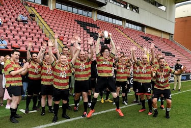 En un programa piloto de 14 semanas, evaluado y dirigido por el Ayuntamiento de Solihull, los jugadores perdieron un promedio de 10 kg, y el 62 % alcanzó su objetivo de reducir su peso corporal un 5 %.
