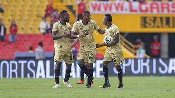 Jugadores de Rionegro Águilas celebrando un gol ante Santa Fe por Liga Águila.
