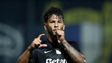 Luis Suárez celebra un gol.