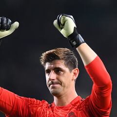 Courtois: “Benzema siempre pide el cambio si nota algo”