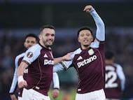 BIRMINGHAM (United Kingdom), 19/03/2026.- Aston Villa's John McGinn (L), assisted by Aston Villa's Jadon Sancho (R), celebrates after scoring the 1-0 lead goal against Lille during the UEFA Europa League round of 16, 2nd leg match between Aston Villa and Lille OSC, in Birmingham, Britain, 19 March 2026. (Reino Unido) EFE/EPA/ADAM VAUGHAN