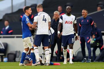 El equipo de Carlo Ancelotti ganó por 0-1 en el debut de la Premier League 2020/2021. James debutó, jugó 91 minutos y tuvo un gran papel. Yerry Mina fue el jefe de la defensa. Calvert Lewin marcó el gol del triunfo. 