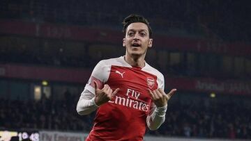 &Ouml;zil revela que lleg&oacute; a dejar el f&uacute;tbol por el ping pong.