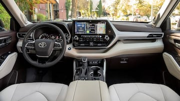 Interior del Toyota Highlander 2023