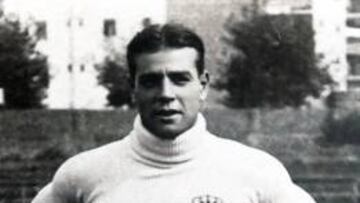 Ricardo Zamora posa con la camiseta del Espanyol.