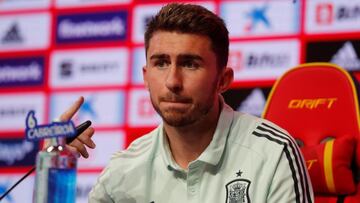 El jugador de la selección española de fútbol Aymeric Laporte durante una rueda de prensa en la Ciudad del Fútbol en Las Rozas, Madrid, este sábado. La selección española regresó este sábado a