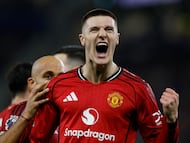 Soccer Football - Premier League - Everton v Manchester United - Hill Dickinson Stadium, Liverpool, Britain - February 23, 2026 Manchester United's Benjamin Sesko celebrates scoring their first goal Action Images via Reuters/Jason Cairnduff EDITORIAL USE ONLY. NO USE WITH UNAUTHORIZED AUDIO, VIDEO, DATA, FIXTURE LISTS, CLUB/LEAGUE LOGOS OR 'LIVE' SERVICES. ONLINE IN-MATCH USE LIMITED TO 120 IMAGES, NO VIDEO EMULATION. NO USE IN BETTING, GAMES OR SINGLE CLUB/LEAGUE/PLAYER PUBLICATIONS. PLEASE CONTACT YOUR ACCOUNT REPRESENTATIVE FOR FURTHER DETAILS..