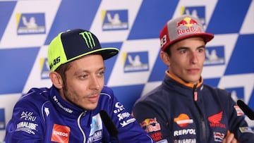 Valentino Rossi y Marc Márquez, durante una rueda de prensa en 2018.