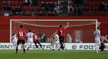 Ocasión del Mallorca. Pablo Maffeo remata con su pierna izquierda y manda el balón al poste izquierdo de la portería de Thibaut Courtois.