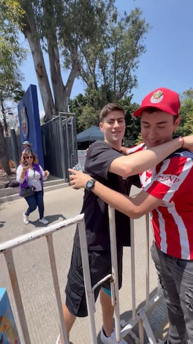 ‘Hormiga’ González vive conmovedor momento con un fan