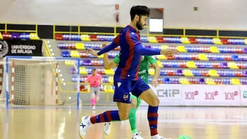 El Levante asaltó la cancha del Antequera.