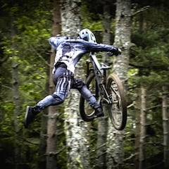 Kriss Kyle lleva su inconfundible estilo del BMX al mountain bike
