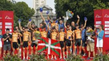 SIN EUSKALTEL EN 2014. La escuadra vasca se despidi&oacute; en 2013 de la Vuelta desde el podio de Cibeles.
 
