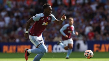 Jhon Jader Durán durante un partido con Aston Villa en Premier League.