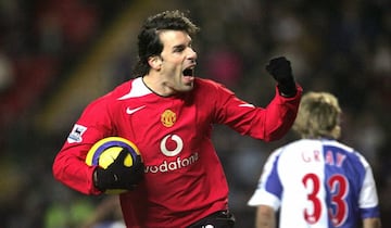 El histórico delantero de Manchester United jugó 5 temporadas que disputo en la Premier League, pero sólo le bastaron 68 encuentros para anotar 50 goles en Inglaterra.