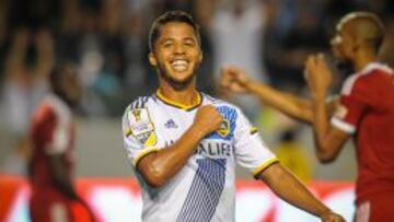 Gio celebra un gol por la Concacaf Liga de Campeones